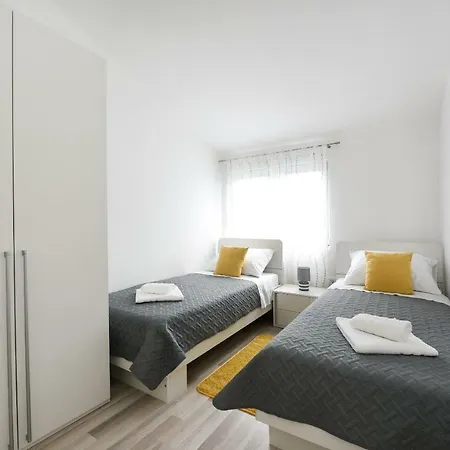 Apartment Monika - Private Terrace & Parking *