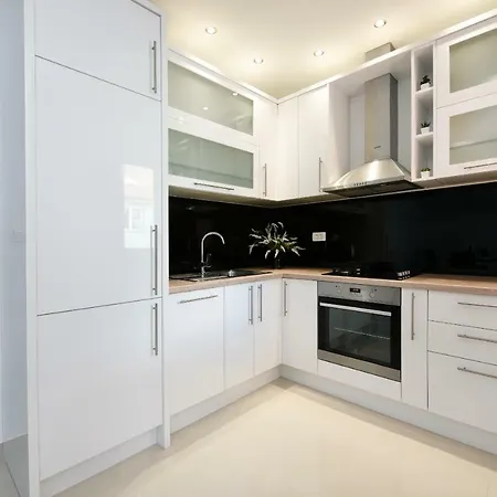 Monika - Private Terrace & Parking Apartment *