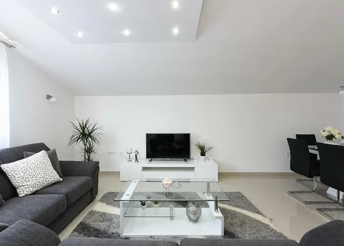 Апартаменты Monika - Private Terrace & Parking *