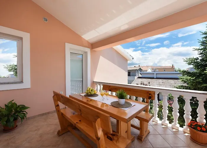 Monika - Private Terrace & Parking Lägenhet *