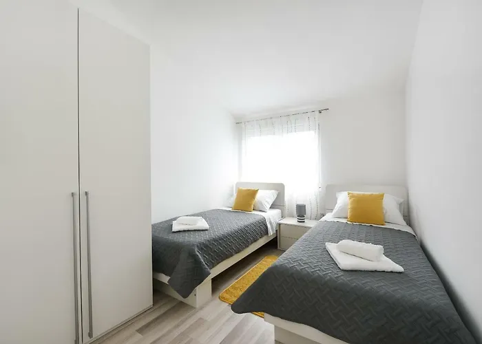 Lägenhet Monika - Private Terrace & Parking *