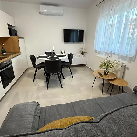 Lägenhet Monika - Private Terrace & Parking *