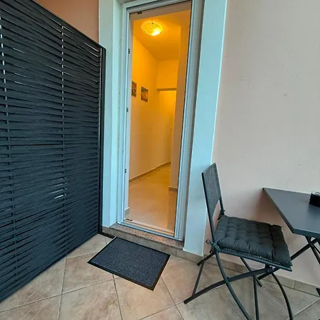 Monika - Private Terrace & Parking Lägenhet