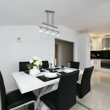 Monika - Private Terrace & Parking *