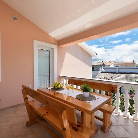 Monika - Private Terrace & Parking Lägenhet *