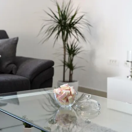 Monika - Private Terrace & Parking Apartamento Zadar