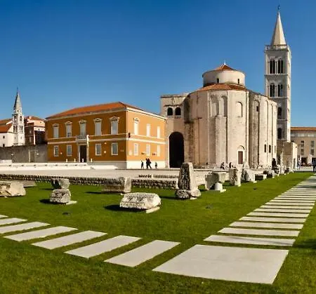 Apartment Monika - Private Terrace & Parking Zadar