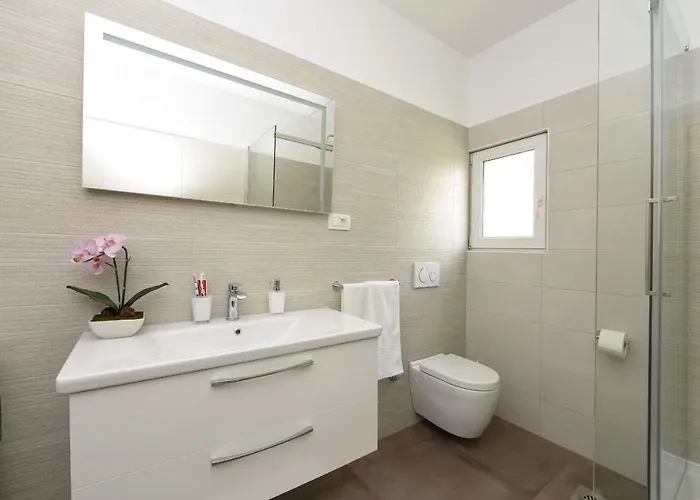 Monika - Private Terrace & Parking דירה