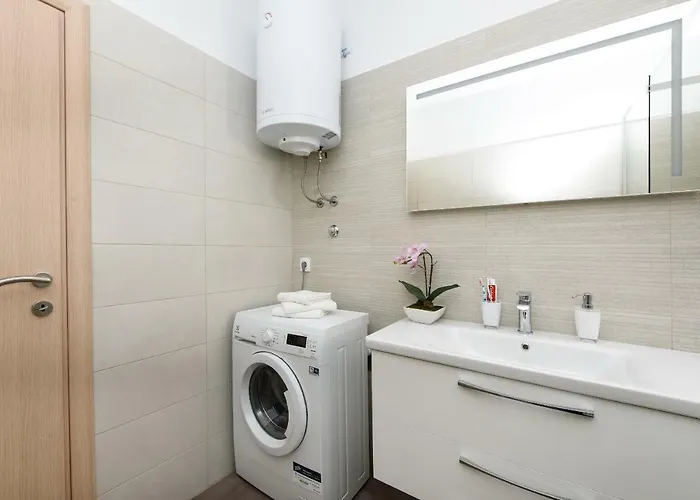 Monika - Private Terrace & Parking * זאדאר