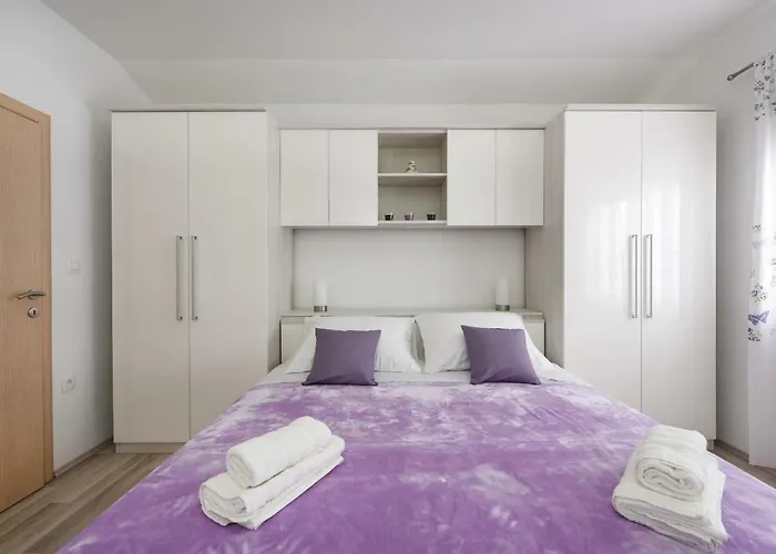 Monika - Private Terrace & Parking * זאדאר